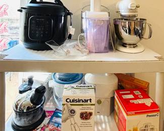 Close-up of kitchen Appliances - Juicer - Kitchen-Aid Mixer
