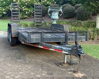 Flat bed trailer car hauler