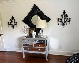 Mirror, mirrored chest