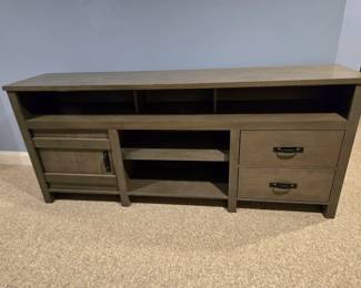 BUFFET TABLE 