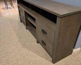 BUFFET TABLE 