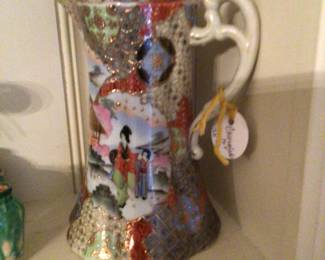 Pitchers / teapots / chocolate pots
