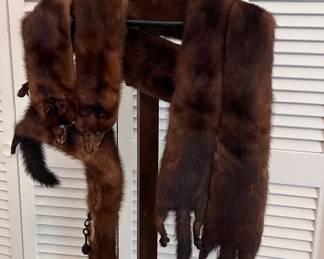 Luxurious Brown Fur Stole with Tail Accents