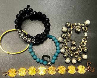 5 Pieces Assorted Vintage Bracelets and Bangles Set with Unique Design