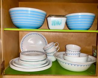 vintage ,Corelle , Snowflake Blue dinnerware, Vintage Pyrex