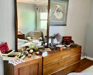 American of Martinsville, 3 matching pieces. Queen bedframe w/nightstands, Dresser w/ Mirror, Gentleman's Chest