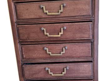 Very nice jewelry box