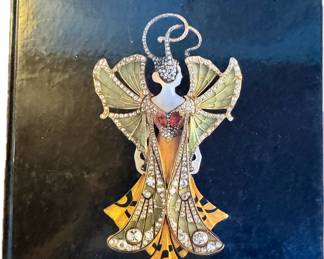 Many fashion and jewelry coffee table books