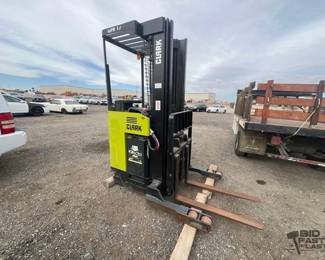 32 Clark NPR17 Forklift