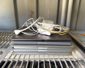 8010 6 MacBook Laptops