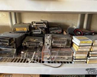 9536  Radios, 4 Tracks and Speakers 