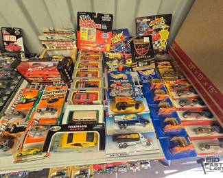 8590 NEW 35 Die Cast Cars