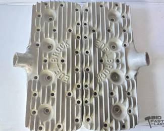 618  2 Edelbrock Aluminum Cylinder Heads 