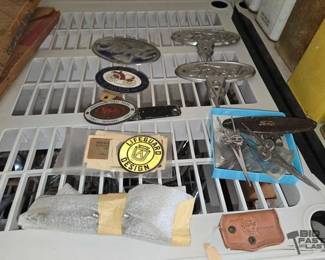 9046  9 Vehicle Emblems 