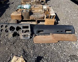 907 Dashboard and Sun Visors