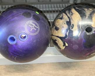 8150  2 Bowling Balls 