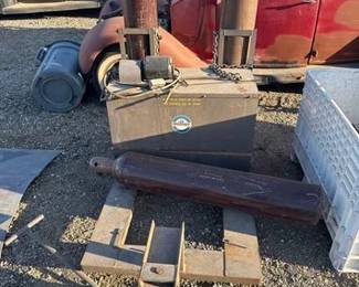 922  Industrial Cart with 3 Argon Tanks 