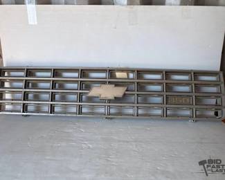 842 Chevrolet BlazerSuburban Grille