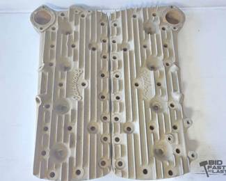 612  2 Edelbrock Aluminum Cylinder Heads 