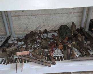 4042 Bench Vice, Horse Curry Comb More