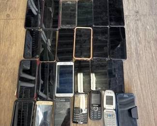 8880  25 Samsung Phones 