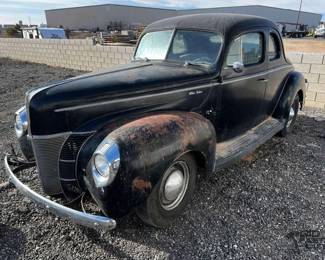130 1940 Ford Deluxe