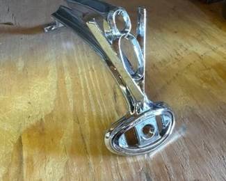 1134 Ford V8 Hood Emblem