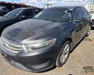 232 2015 Ford Taurus