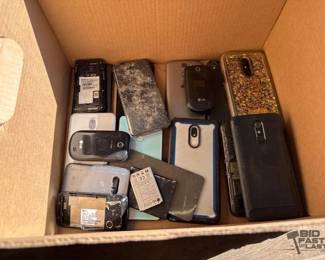8886  Box of LG Phones 