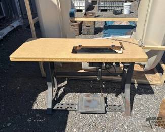 1000 Sewing Table