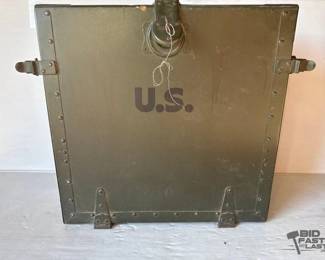 868  US Army Field Desk with Key 