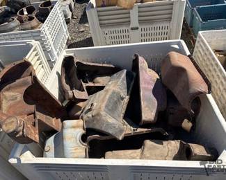 902  16 Oil Pans 
