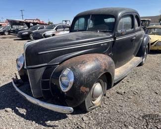 34 1940 Ford Deluxe