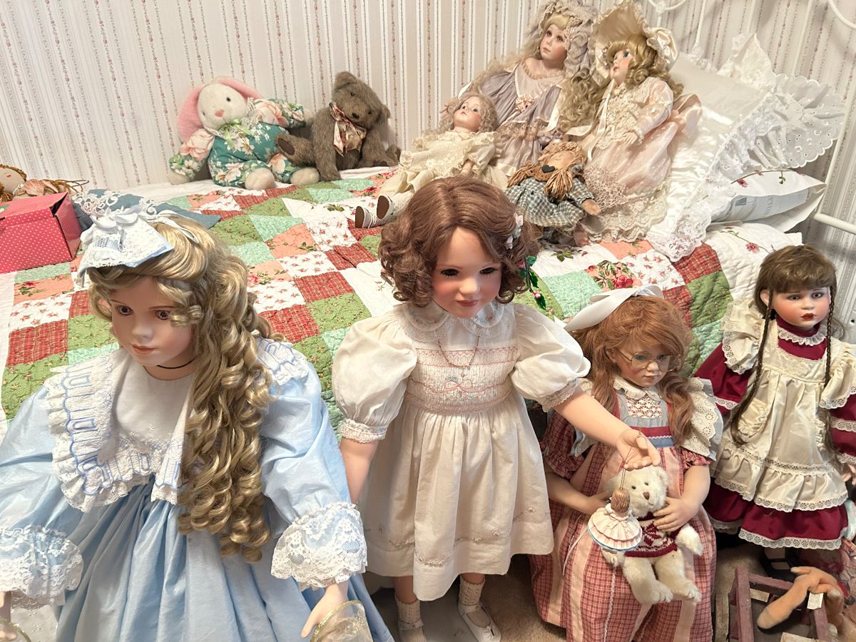 Porcelain dolls 