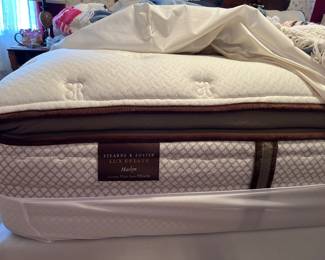 Stearns & Foster Lux Maryland King Size Mattress