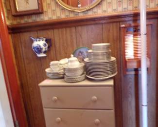PAINTED4 DRAWER CHEST, SETS DISHES
