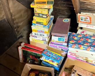 Vintage board games & puzzles, Marx train set 