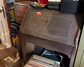 Vinyls, 8 Track, Antique desk