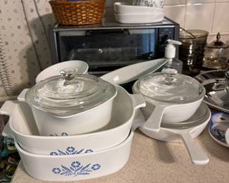 Corning ware set with lids