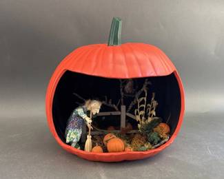 Lot 105 – Lady in Pumpkin Diorama