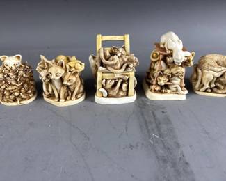 Lot 124 – Harmony Kingdom Cat Collectibles