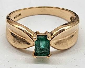 14k gold ring w emerald