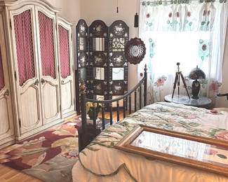 ANTIQUES ARTWORK DETAILS TO EVERY QUALITY ITEM