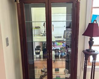 Lighted display cabinet