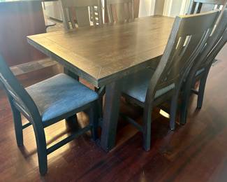 The table is closer to black than it looks in this photo 