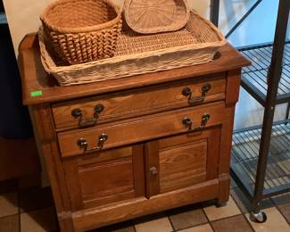 Oak Side Table oo