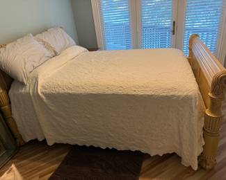 Pre sell item. Very nice queen bed priced at 300.