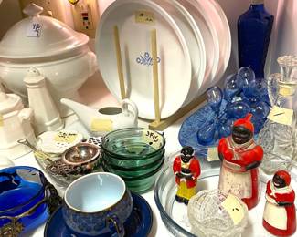 Corning wear pie plates. Aunt Jemima collectibles