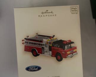 Hallmark Ford Fire Truck Ornamnet