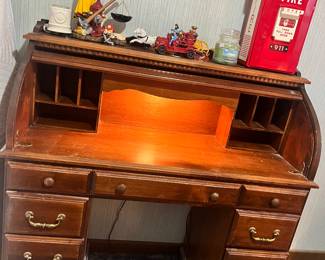 Lighted roll top desk